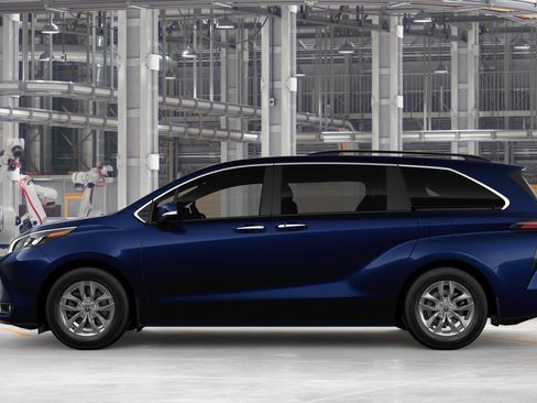 New 2026 Toyota Sienna XLE AWD/4WD image 6
