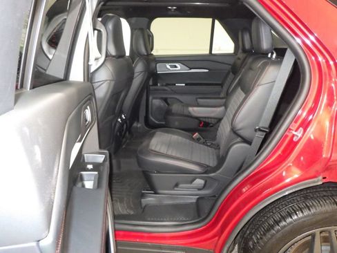 Used 2025 Ford Explorer ST-Line w/ Premium Package AWD/4WD image 7