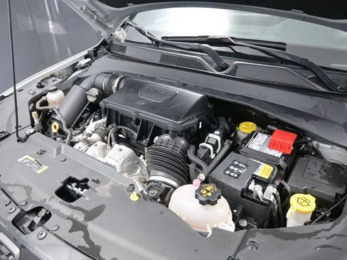 Used 2025 Jeep Compass Trailhawk AWD/4WD image 14
