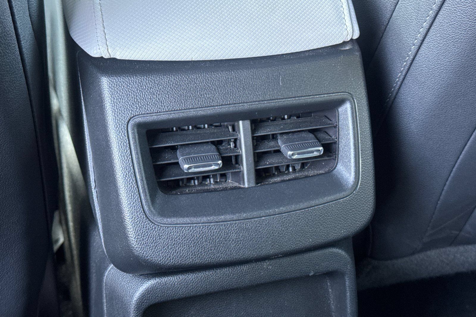Used 2024 Chevrolet Equinox EV LT FWD image 39