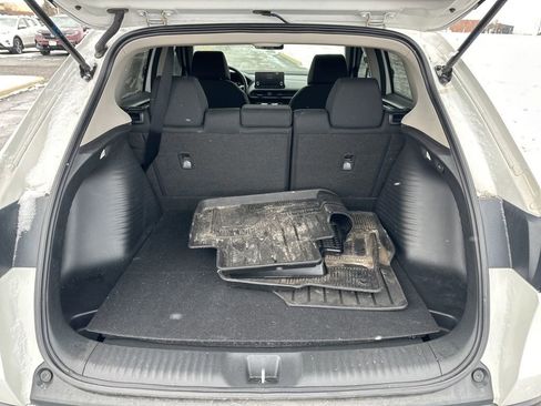 Used 2025 Honda HR-V LX image 8