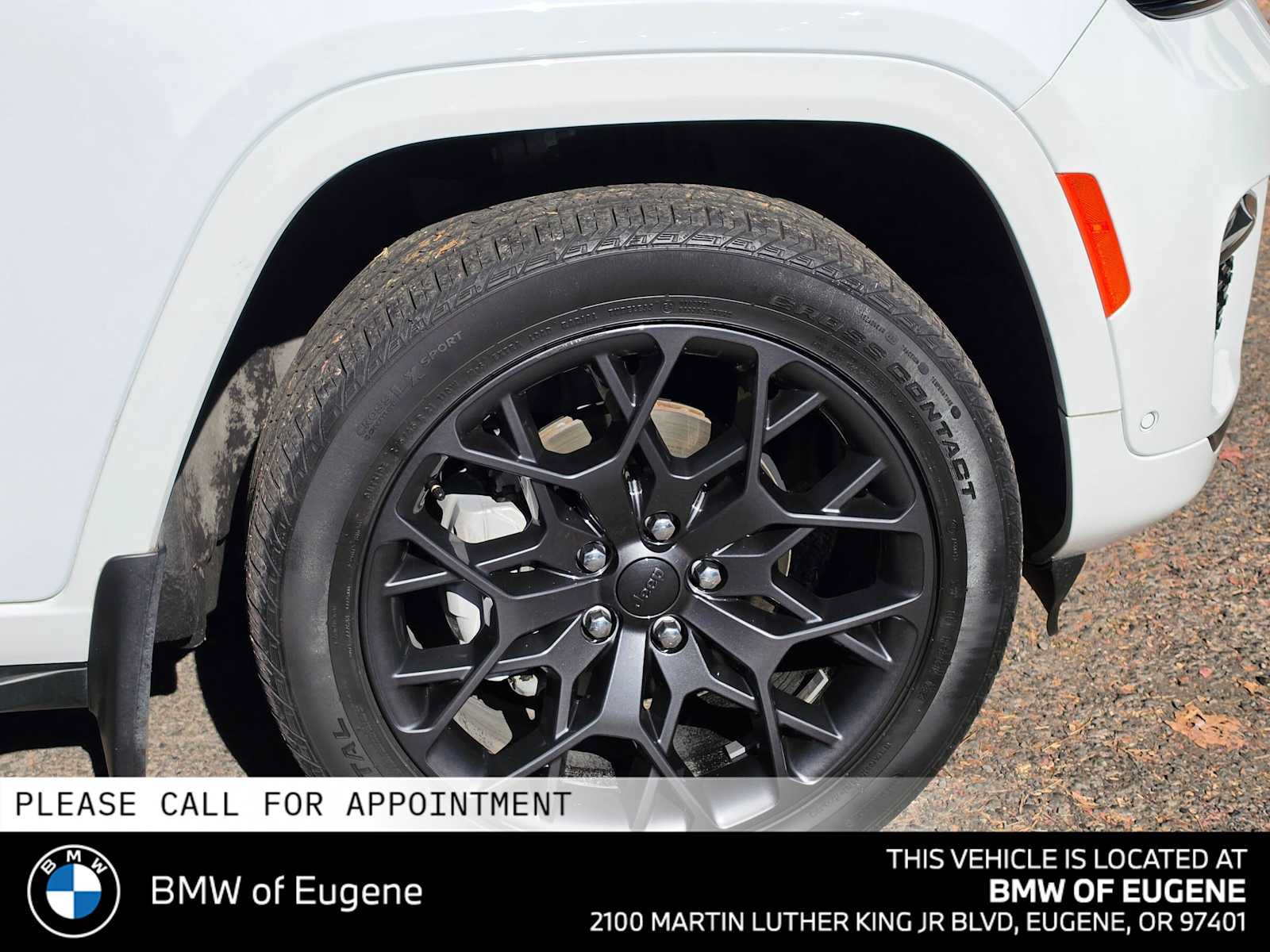 Used 2024 Jeep Grand Cherokee Summit AWD/4WD image 9