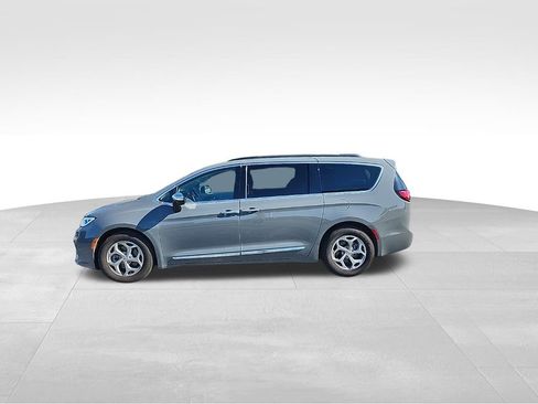Used 2023 Chrysler Pacifica Limited image 16