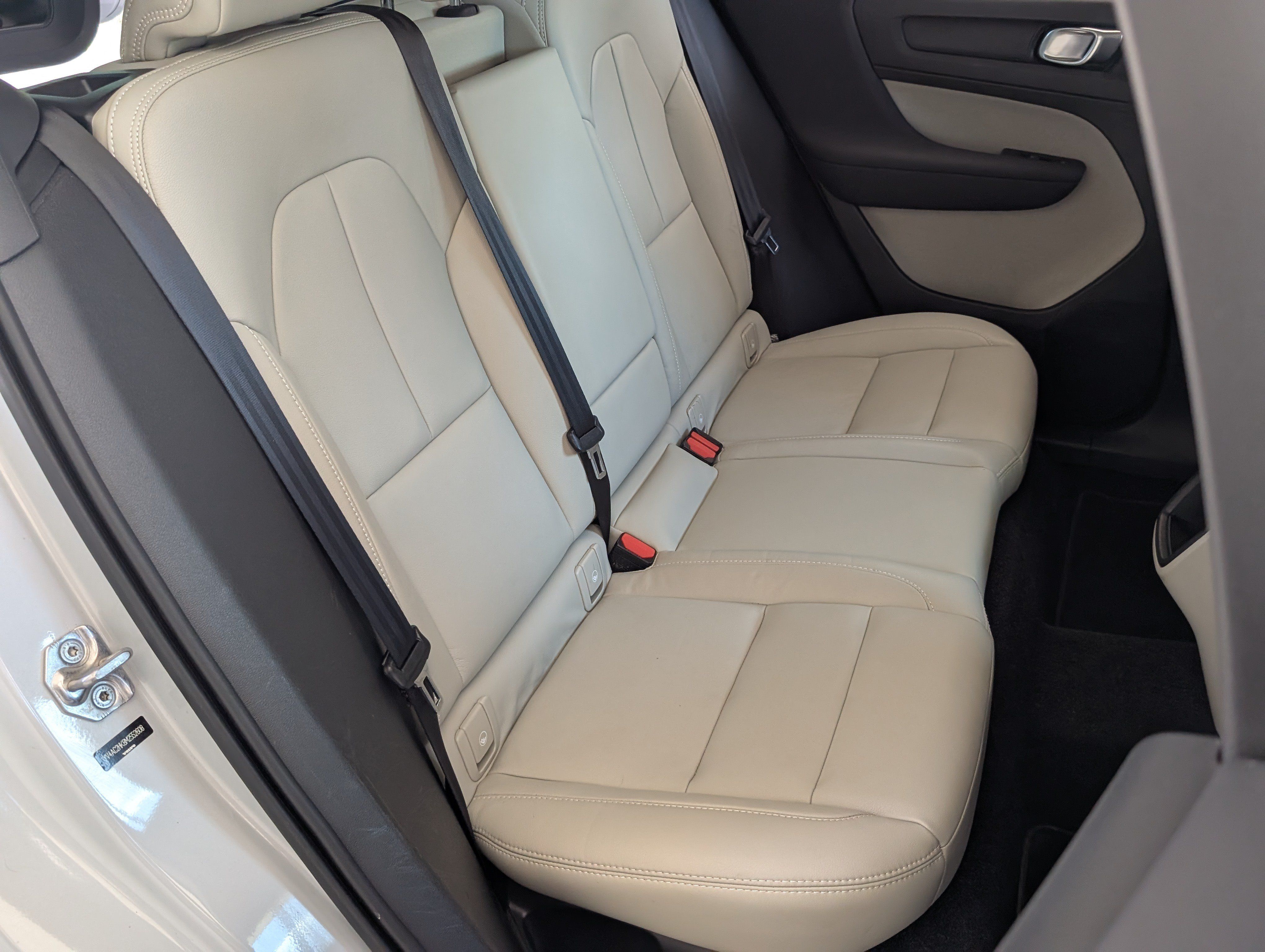 Used 2021 Volvo XC40 T4 Momentum FWD image 20