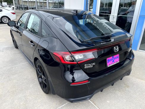 Used 2023 Honda Civic Sport image 2