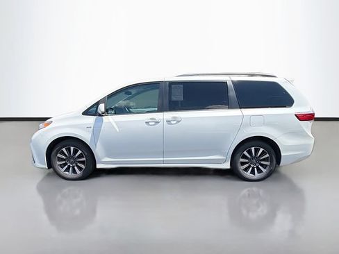 Used 2018 Toyota Sienna XLE Premium AWD/4WD image 4