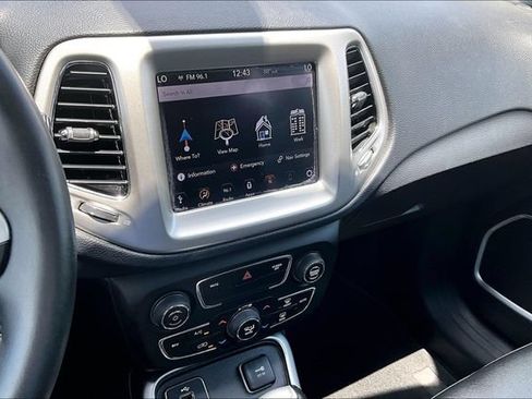 Used 2018 Jeep Compass Latitude w/ Popular Equipment Group FWD image 24