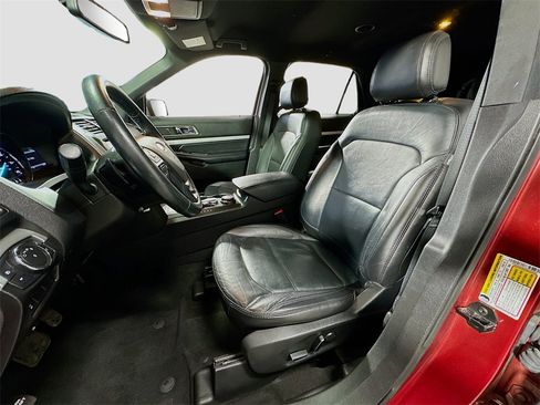 Used 2017 Ford Explorer XLT w/ Equipment Group 202A image 23