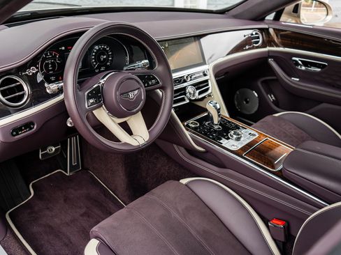 Certified 2025 Bentley Flying Spur Plug-In Hybrid AWD/4WD image 31