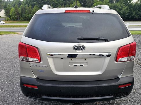 Used 2013 Kia Sorento LX w/ Convenience Pkg image 5
