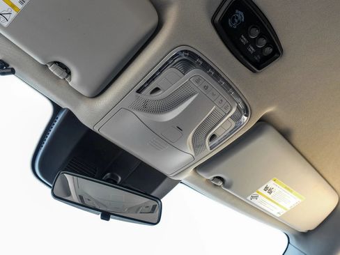 Used 2020 Mercedes-Benz Metris Passenger image 33