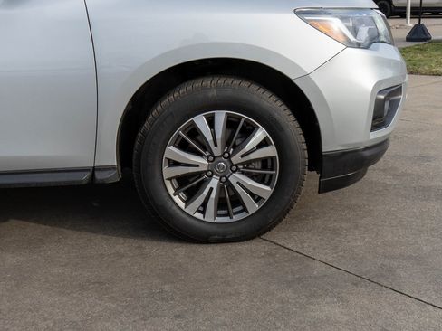 Used 2019 Nissan Pathfinder SL image 39