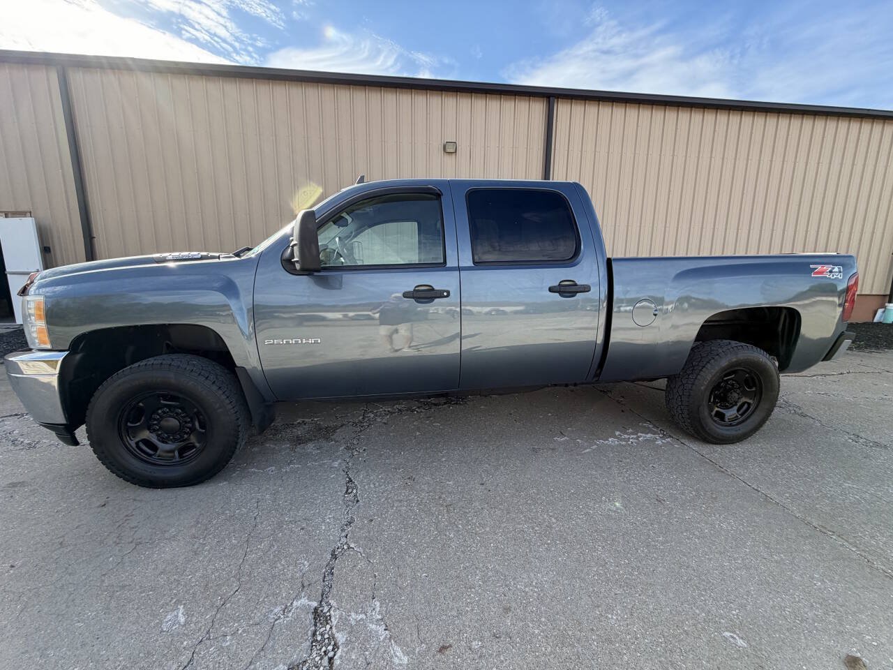 Used 2011 Chevrolet Silverado 2500 LT w/ Interior Plus Package AWD/4WD image 3