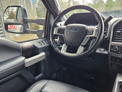 Used 2022 Ford F250 Lariat w/ Black Appearance Package image 9