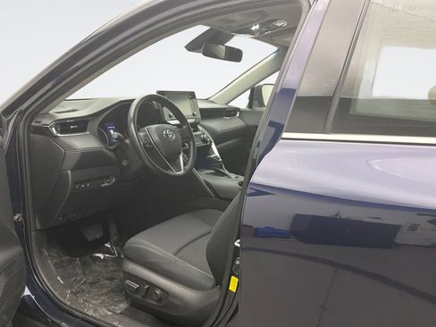 Used 2022 Toyota Venza LE image 10