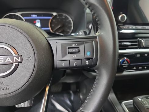 Used 2025 Nissan Pathfinder SV AWD/4WD image 18