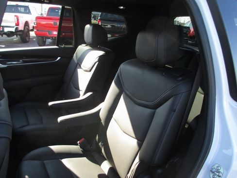 Used 2024 Cadillac XT6 Premium Luxury w/ Technology Package image 21