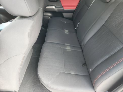 Used 2018 Toyota Tacoma SR5 RWD image 29