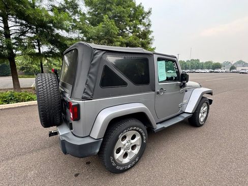 Used 2015 Jeep Wrangler Sahara AWD/4WD image 9