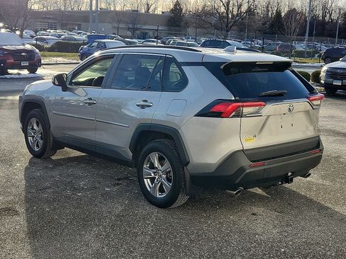 Used 2022 Toyota RAV4 XLE image 4