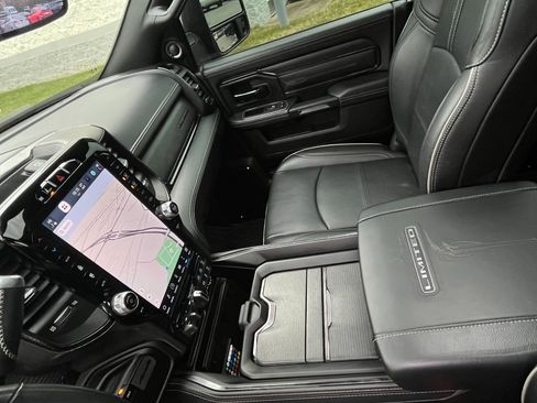 Used 2023 RAM 3500 Limited image 32