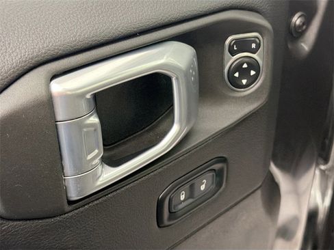 Used 2024 Jeep Wrangler Sahara image 17