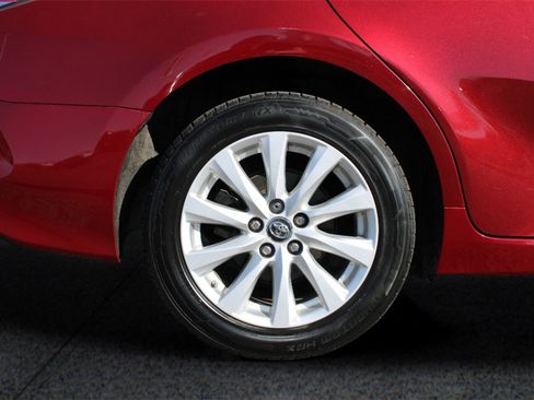 Used 2019 Toyota Camry L image 10