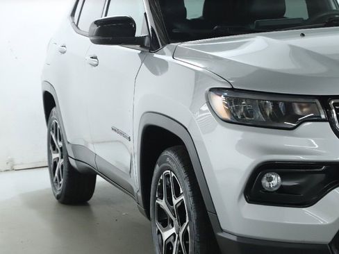 Used 2025 Jeep Compass Limited AWD/4WD image 8