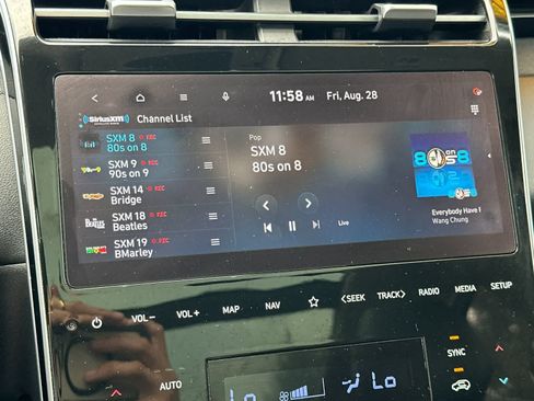 Used 2022 Hyundai Tucson Limited AWD/4WD image 19
