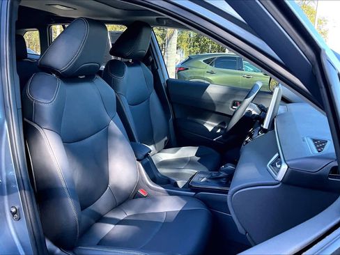 Used 2026 Toyota Corolla Cross XLE image 8