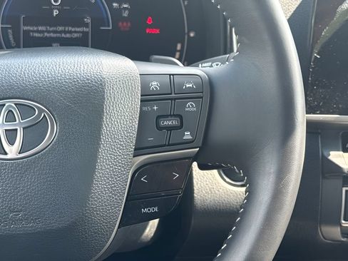 Used 2025 Toyota Camry SE FWD image 15