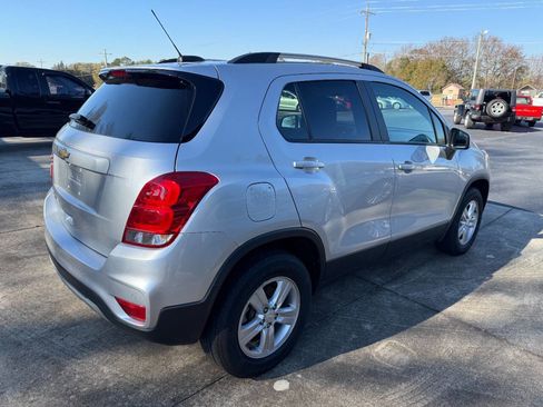 Used 2022 Chevrolet Trax LT w/ Premium Seat Package image 4