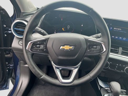 Used 2024 Chevrolet Trax LT w/ Driver Confidence Package FWD image 11