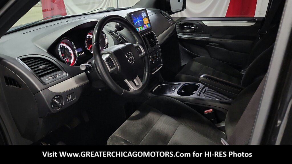 Used 2015 Dodge Grand Caravan SXT w/ Blacktop Package FWD image 23