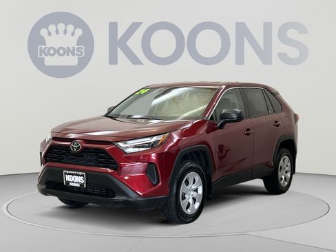 Used 2024 Toyota RAV4 LE AWD/4WD image 4