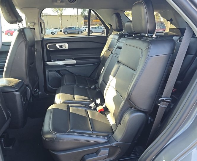 Used 2023 Ford Explorer XLT w/ Equipment Group 202A RWD image 6