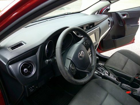 Used 2018 Toyota Corolla iM w/ All-Weather Mat Package FWD image 40