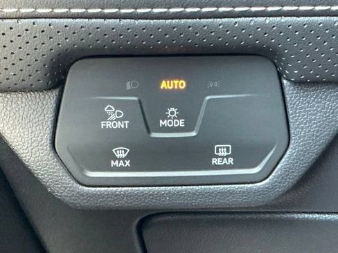 Used 2024 Volkswagen Atlas SE AWD/4WD image 33