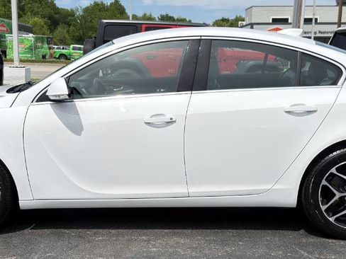Used 2017 Buick Regal Sport Touring FWD image 13