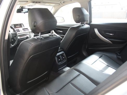 Used 2014 BMW 320i Sedan RWD image 16