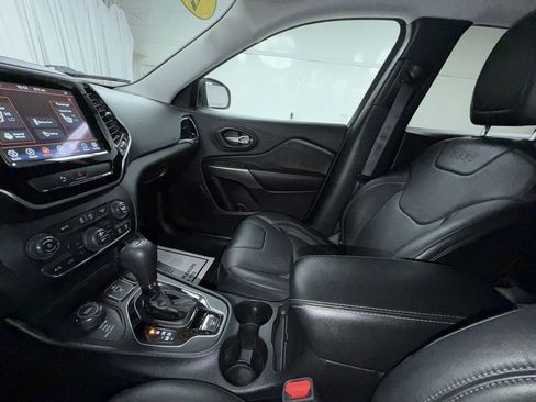 Used 2020 Jeep Cherokee Limited image 6