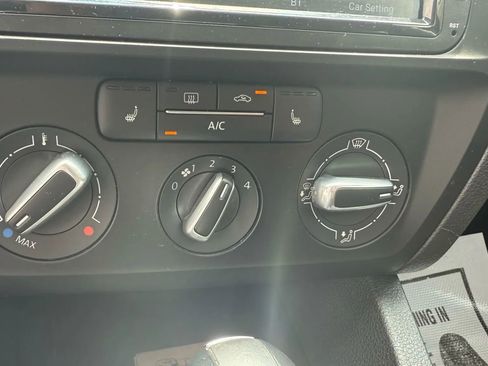Used 2015 Volkswagen Jetta SE FWD image 22