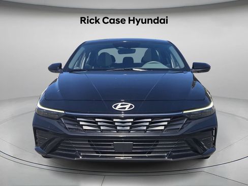 Certified 2025 Hyundai Elantra SEL image 4