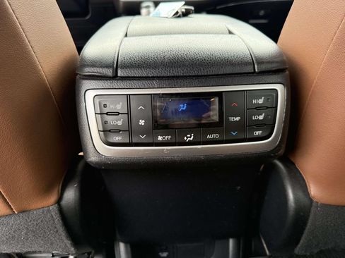 Used 2018 Toyota Highlander Limited Platinum AWD/4WD image 17