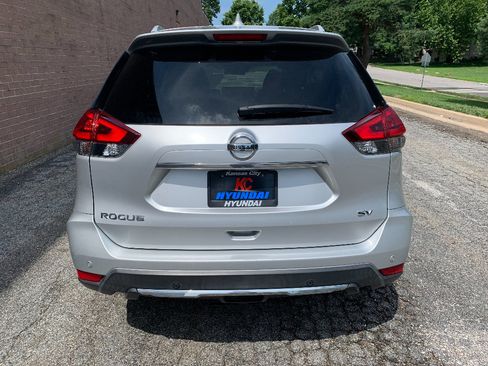 Used 2019 Nissan Rogue SV FWD image 5