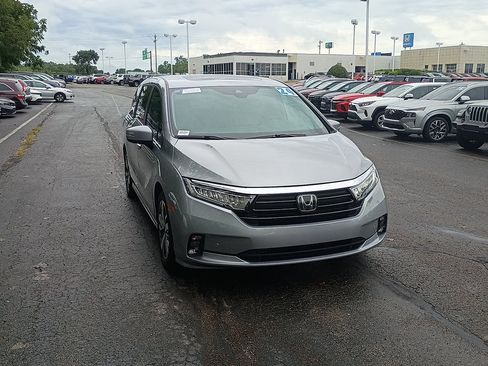 Used 2024 Honda Odyssey Touring image 1