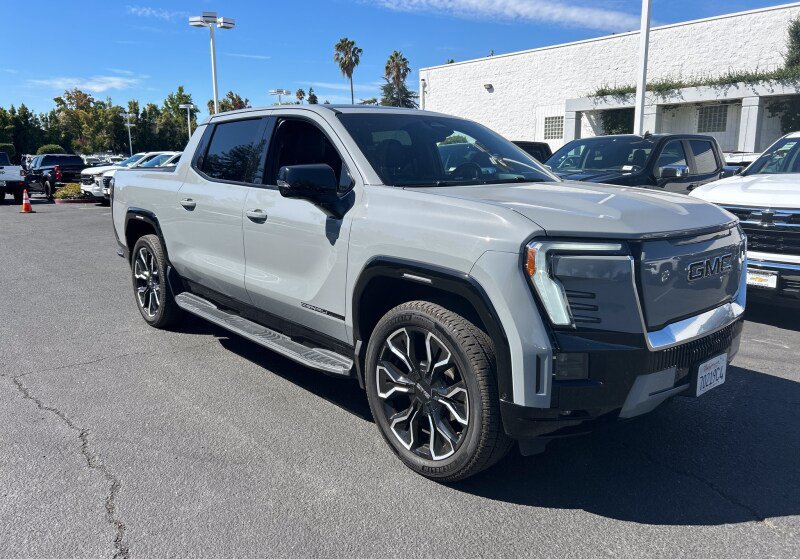 Used 2024 GMC Sierra EV Denali AWD/4WD image 2