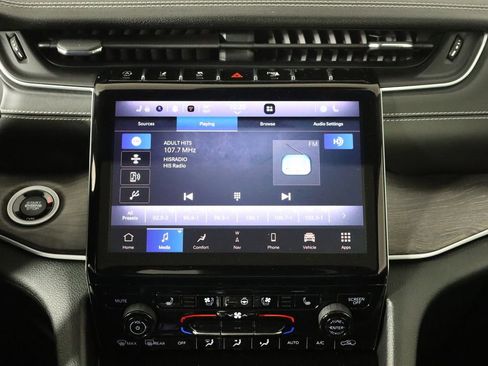 Used 2023 Jeep Grand Cherokee Limited w/ Luxury Tech Group II AWD/4WD image 29
