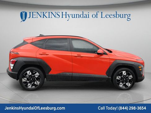 Used 2024 Hyundai Kona SEL w/ Convenience Package FWD image 2