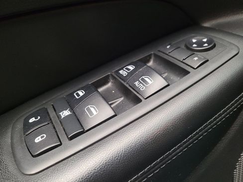 Used 2018 Jeep Grand Cherokee Laredo RWD image 27